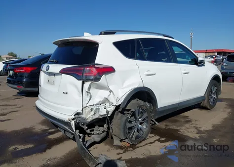 2018 Toyota Rav4 Xle z USA, uszkodzony, nr VIN 2T3WFREV8JW484448